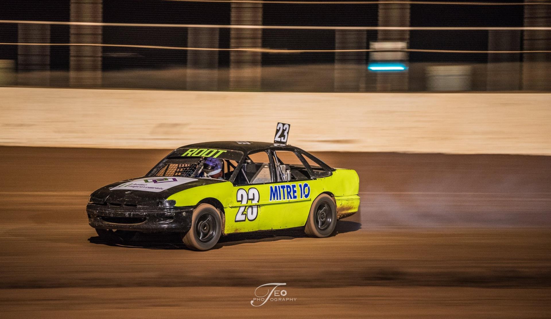 Carnarvon Speedway - Modified Sedan State Title Practice